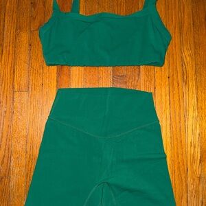 Vitality cloud ii square bra (medium) and volley short (small)